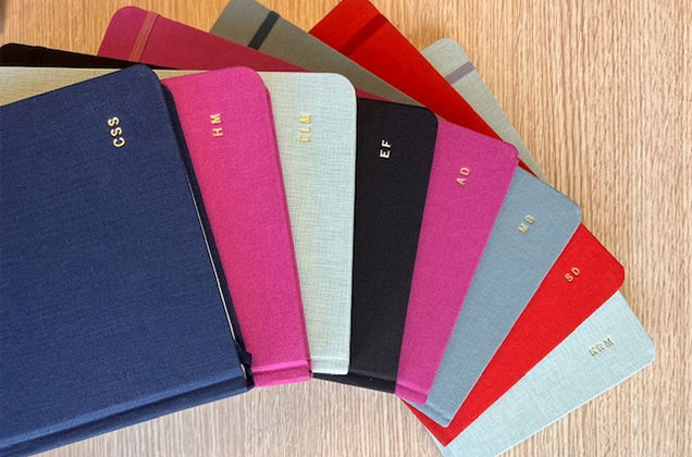 Exemple de carnet cadeau d’entreprise avec initiales gravées