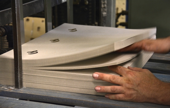 Les coulisses de fabrication des carnets Le Papier x Galeries Lafayette